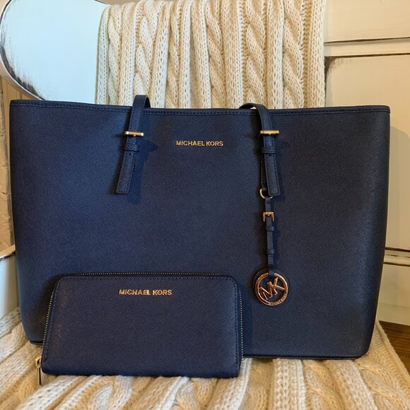 MICHAEL Michael Kors Jet Set Travel Top - Picture 1 of 16